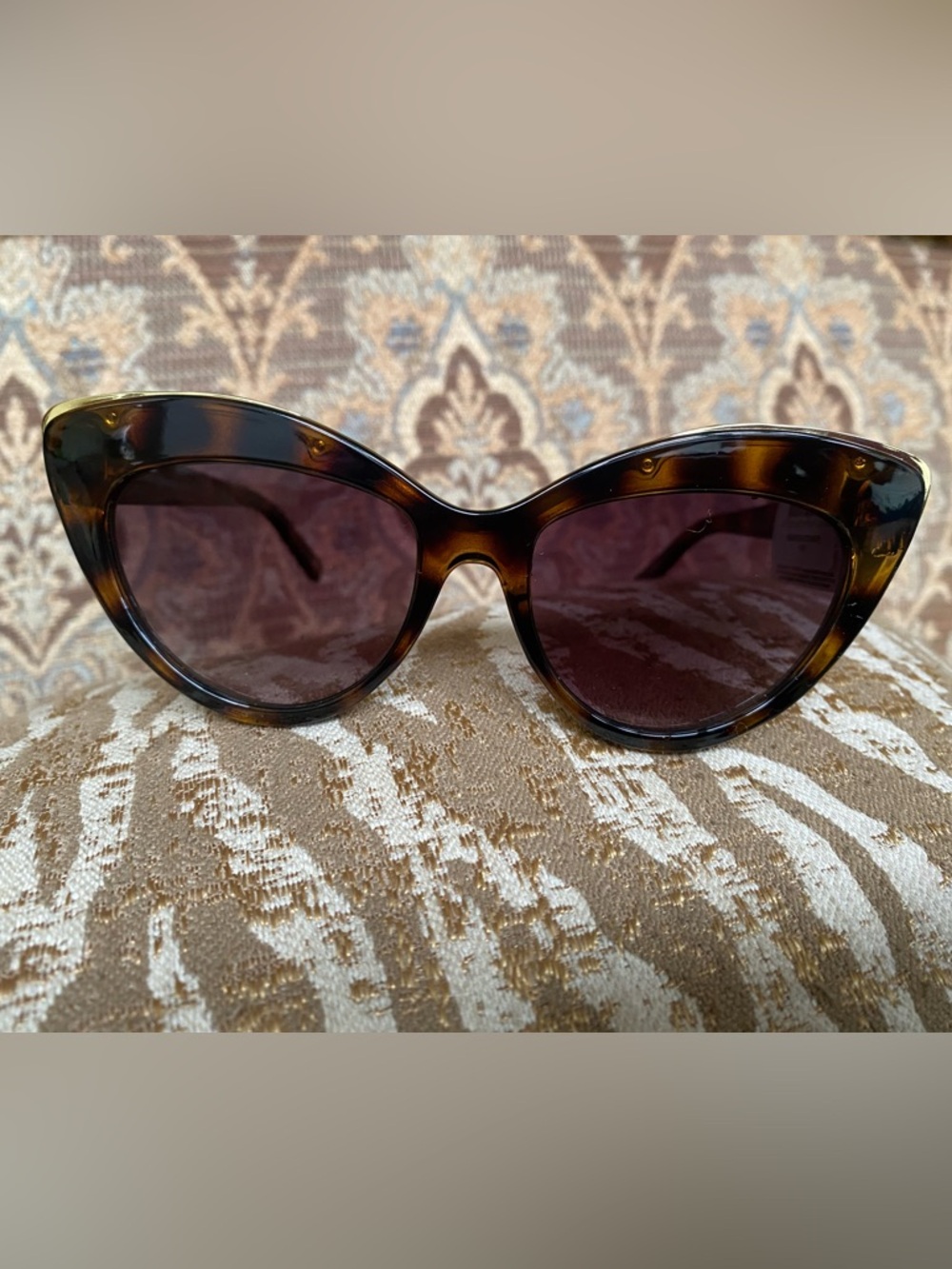 Le Specs Women Beautiful Stranger Cat Eye Tortoise Sunglasses Brown Lenses NWOT